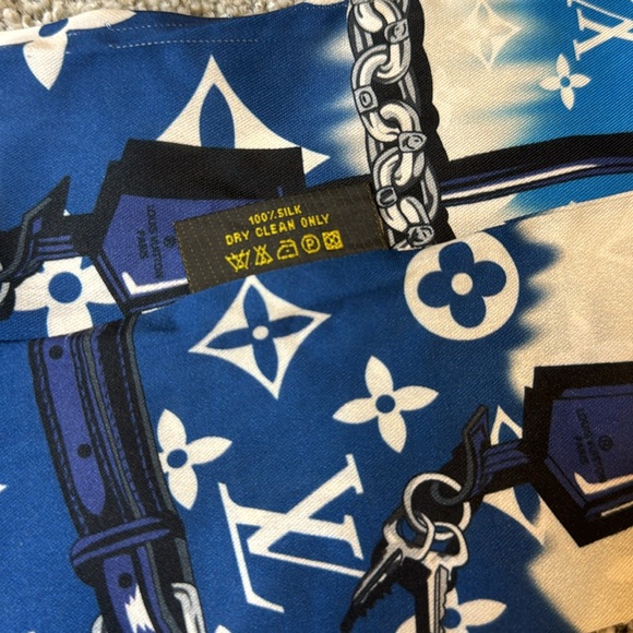 Louis Vuitton Silk Neck Scarf - Picture 8 of 8